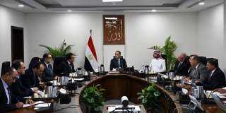 رئيس الوزراء يلتقي مسئولي شركة...
