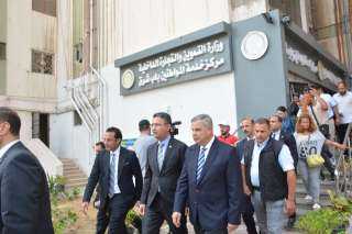 وزير التموين يتفقد الأنشطة التموينية...