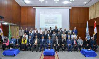 مجلس كلية الهندسة يكرم الدكتور...