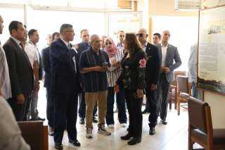 منال عوض تتفقد مركز التنمية...