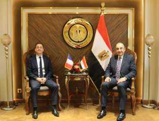 وزير قطاع الأعمال العام يبحث...