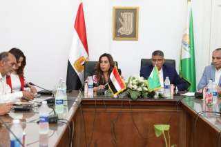 وزيرة التنمية المحلية تتابع مع...