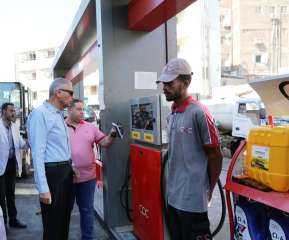 محافظ أسوان يتفقد محطات الوقود...