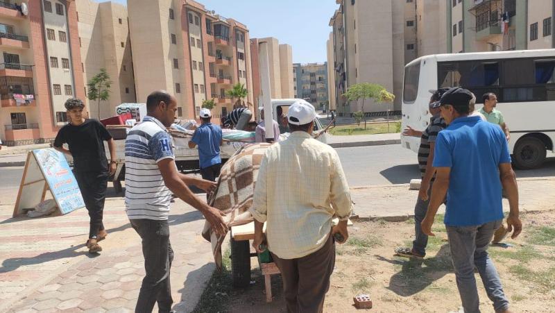حملات لرفع الإشغالات وضبط مركبات ” التوك التوك ” المخالفة بالتعاون مع الشرطة بمدن 6 أكتوبر والعاشر وبدر
