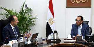 رئيس الوزراء يتابع مع وزير...