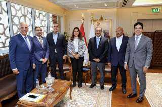 وزيرة التنمية المحلية تستقبل عددا...