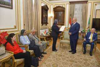 الخشت يستقبل مجلس كلية التجارة...