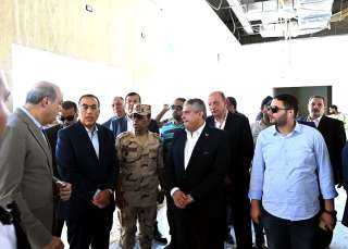 رئيس الوزراء يتفقد مطار برج...