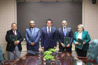 وزير الصحة يشهد إطلاق عيادات...