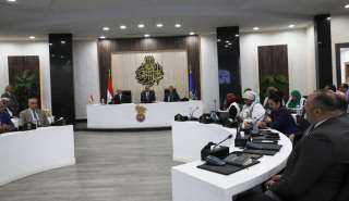محافظ أسوان ومساعد أمين عام...