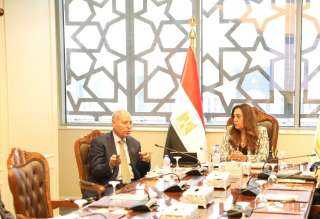 وزيرة التنمية المحلية تتابع مع...