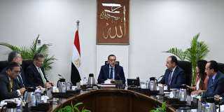 رئيس الوزراء يتابع موقف إنتاج...