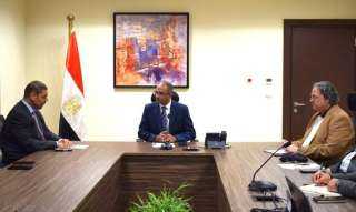 نائب وزير الإسكان يلتقي ممثلي...