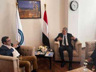 وزير البترول يلتقى  بمدينة...