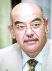 جلال عارف يكتب: من يحمى...