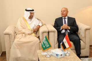وزير الصناعة والنقل يبحث مع...
