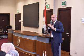 وزير العمل يترأس إجتماع ”المجلس...