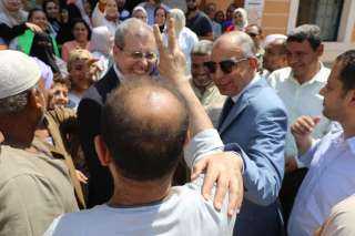 محافظ المنيا يعطى إشارة بدء...