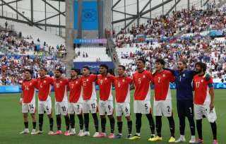 وزير الشباب والرياضة يُهنئ الجماهير...