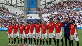 طاقم تحكيم هندوراسي يدير مباراة...