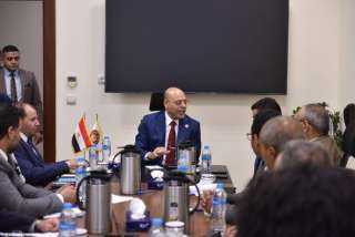 وزير العمل يترأس لجنة إعداد...
