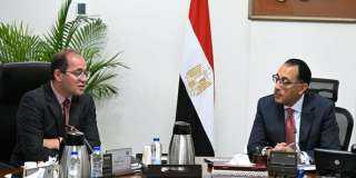 رئيس الوزراء يتابع مع وزير...