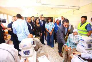 وزيرا التضامن والعمل ومحافظ الغربية...