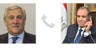 وزير الخارجية يستعرض مع نظيره...