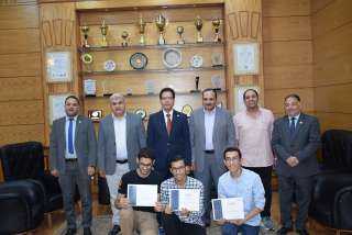 جامعة بنها تكرم طلابها المتميزين...