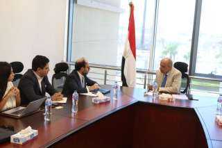 وزير الكهرباء يبحث مع وفد...
