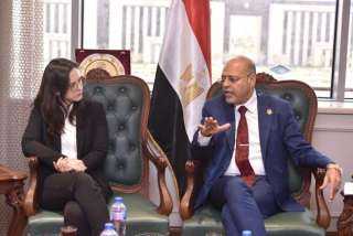 وزير العمل يستقبل وفدًا من...