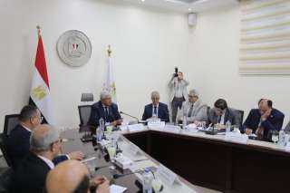وزير التعليم العالي يجتمع برؤساء...