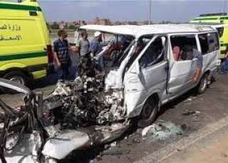 إصابة 24 شخصا فى تصادم...