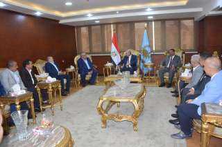 محافظ الغربية يناقش مع مجلس...