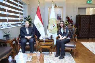وزيرة التنمية المحلية تستقبل اللواء...