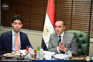 وزير الشئون النيابية يعقد لقاءًا...