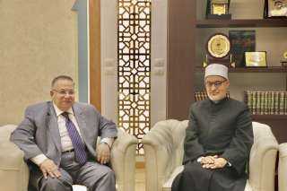 مفتي الجمهورية يلتقي نقيب السادة...