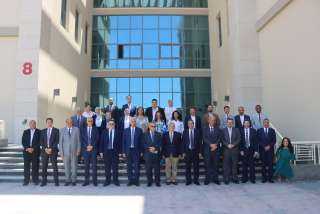 وزير التعليم العالي ومدير مكتبة...