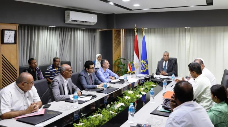 محافظ أسوان : إيجاد حلول مناسبة لتنفيذ عدد من المشروعات المتعثرة والإنتهاء منها فى أقرب وقت