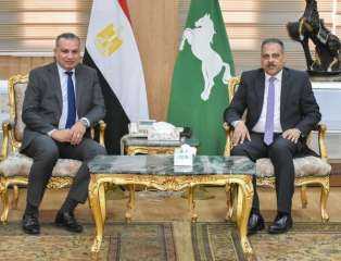 محافظ الشرقية يلتقي رئيس مجلس...