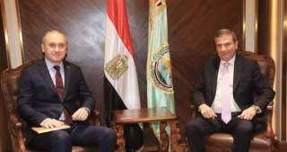 وزير الزراعة يبحث مع السفير...