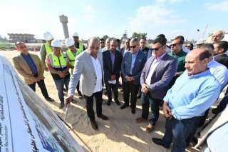 وزير الإسكان ومحافظ الإسكندرية يتفقدان...