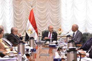 وزير العمل يترأس مجلس إدارة...