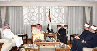 وزير الأوقاف يستقبل سفير المملكة...