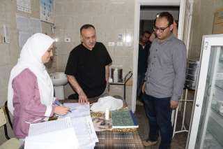 محافظ أسيوط يفاجىء العاملين بمستشفى...