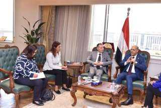 وزير العمل يستقبل وفدًا من...