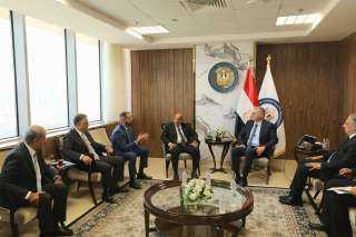 وزير البترول يلتقى وفد شركة...