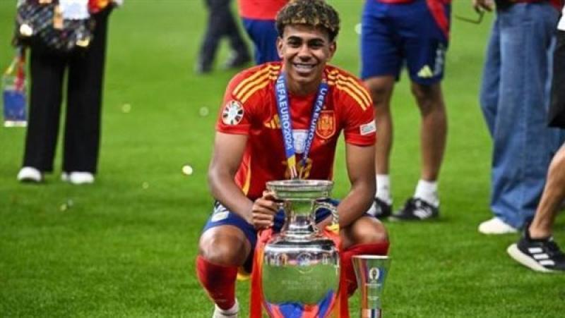 لامين يامال لاعب أسبانيا الصاعد