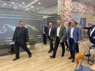 وزير الطيران المدني يتفقد ...