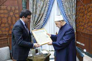 شيخ الأزهر يستقبل وزير الثقافة...
